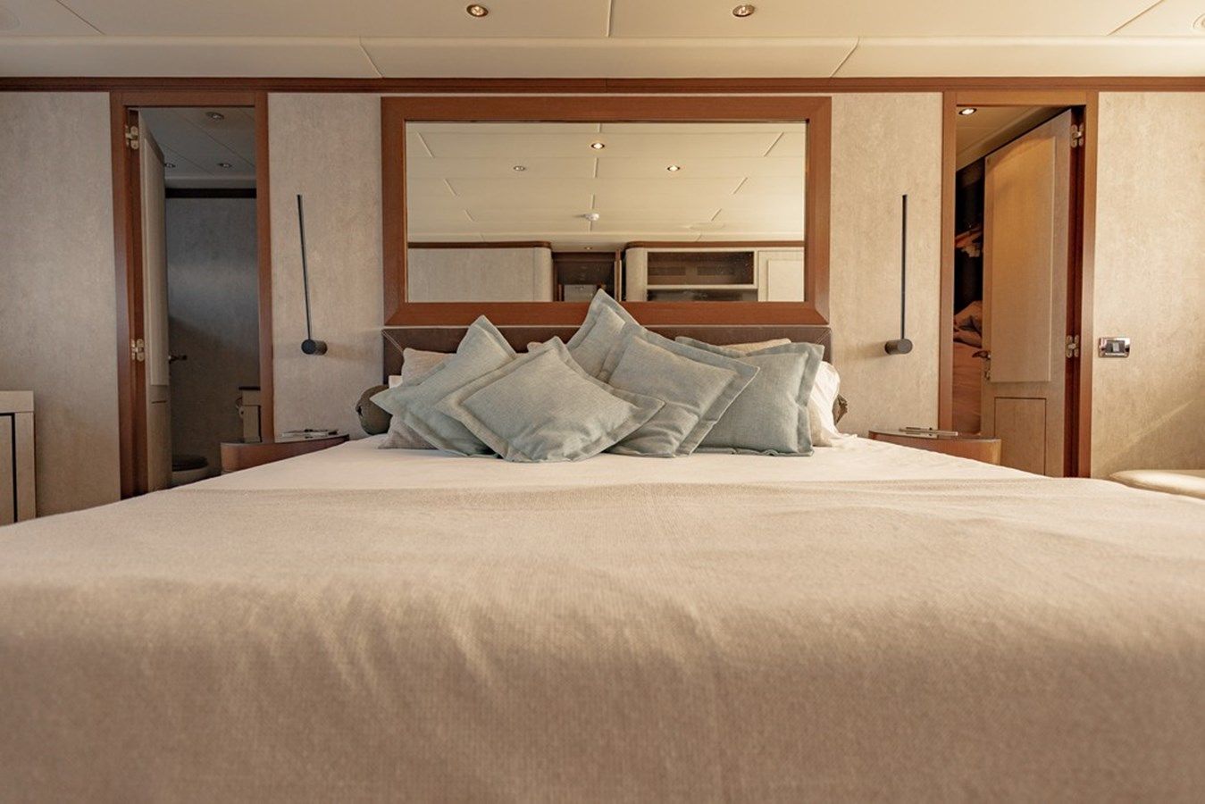 MANGUSTA 92 yacht sale