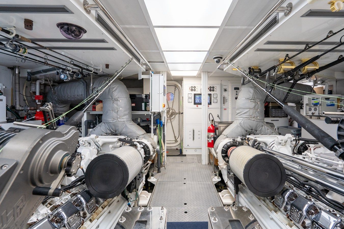 Лучшая цена на RISK AND REWARD - Crescent Custom Yachts