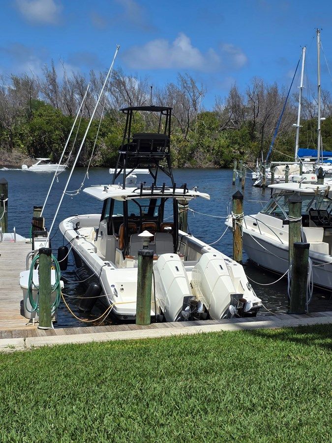 2023 Boston Whaler 360 Outrage - Boston Whaler
