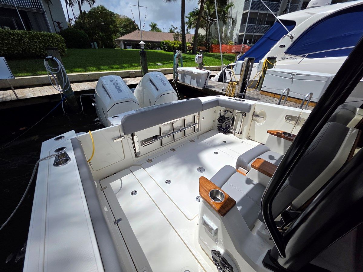 Лучшие предложения покупки яхты 2023 Boston Whaler 360 Outrage 36
