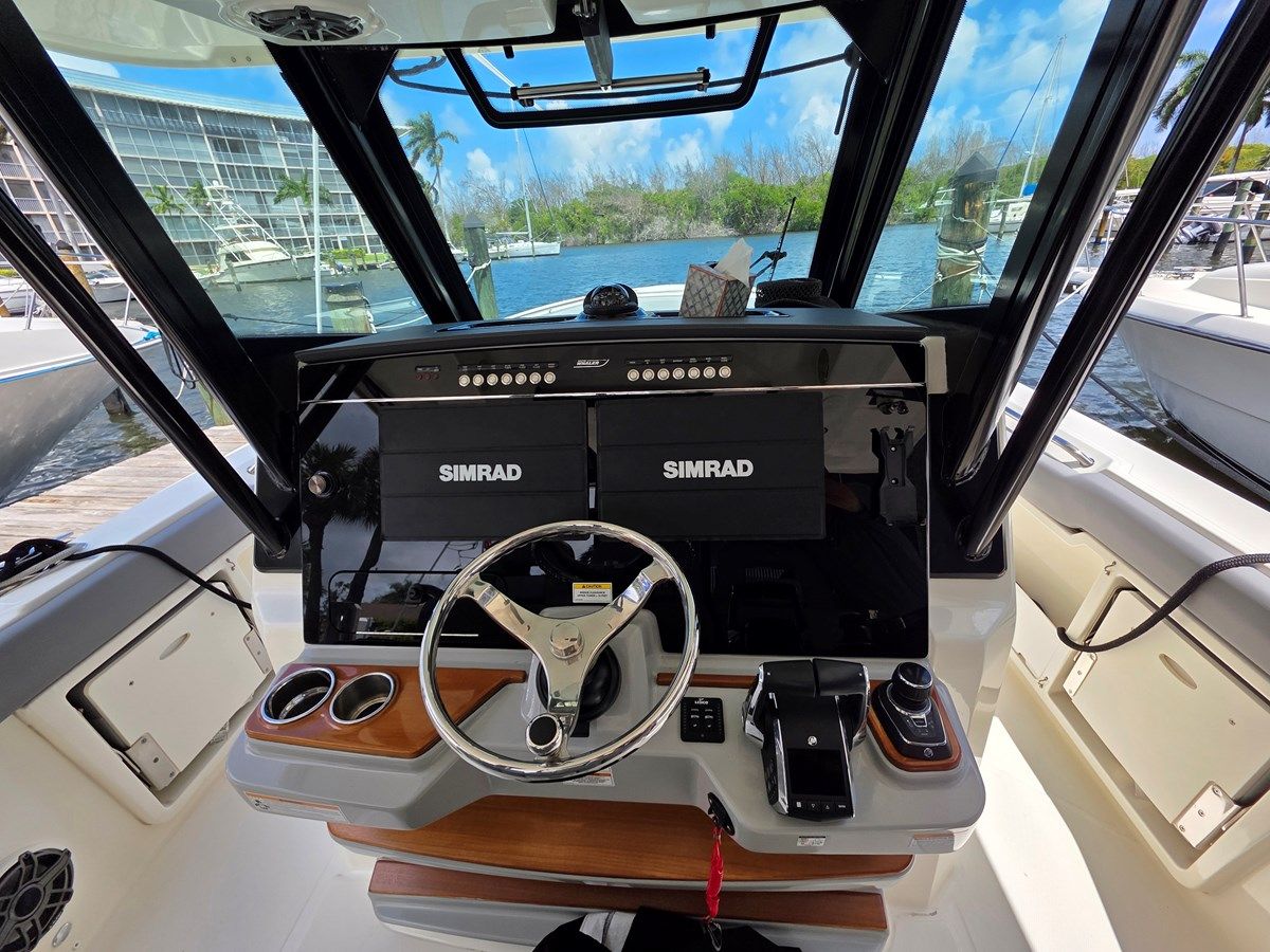 2023 Boston Whaler 360 Outrage 36