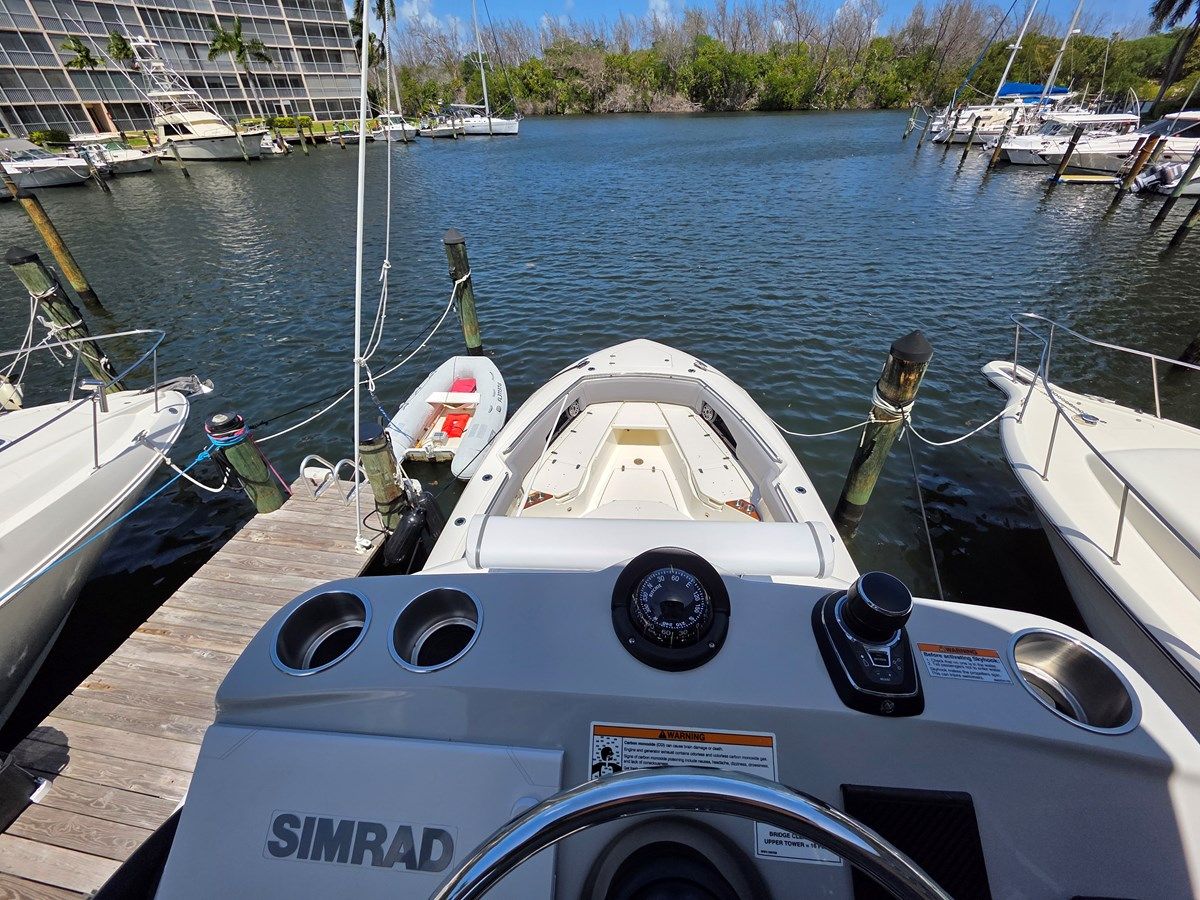 Купить 2023 Boston Whaler 360 Outrage - Boston Whaler