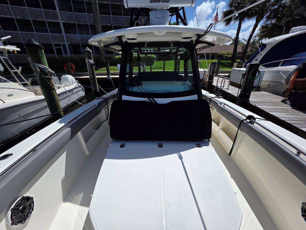 Стоимость яхты 2023 Boston Whaler 360 Outrage 360 Outrage