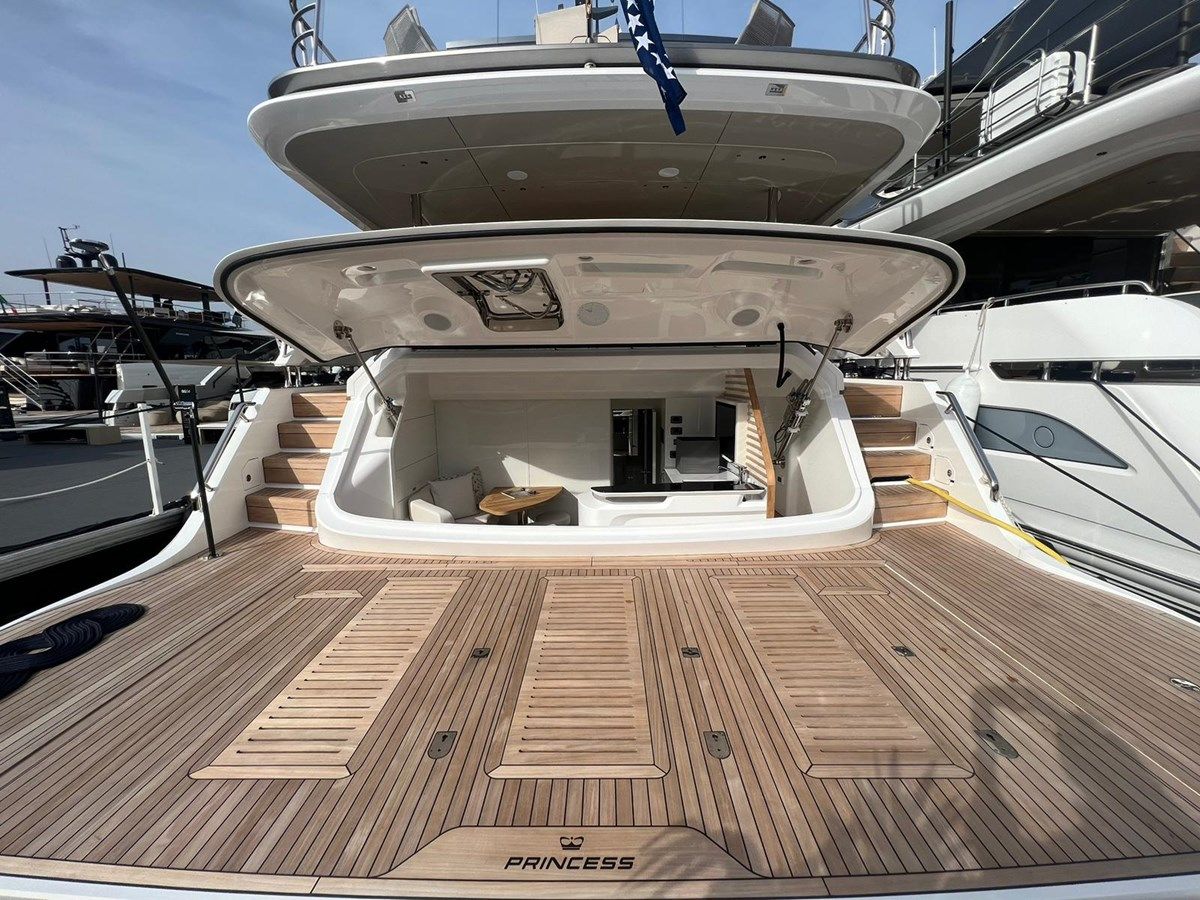Buy a LEILANI Y95 at Shestakov Yacht Sales