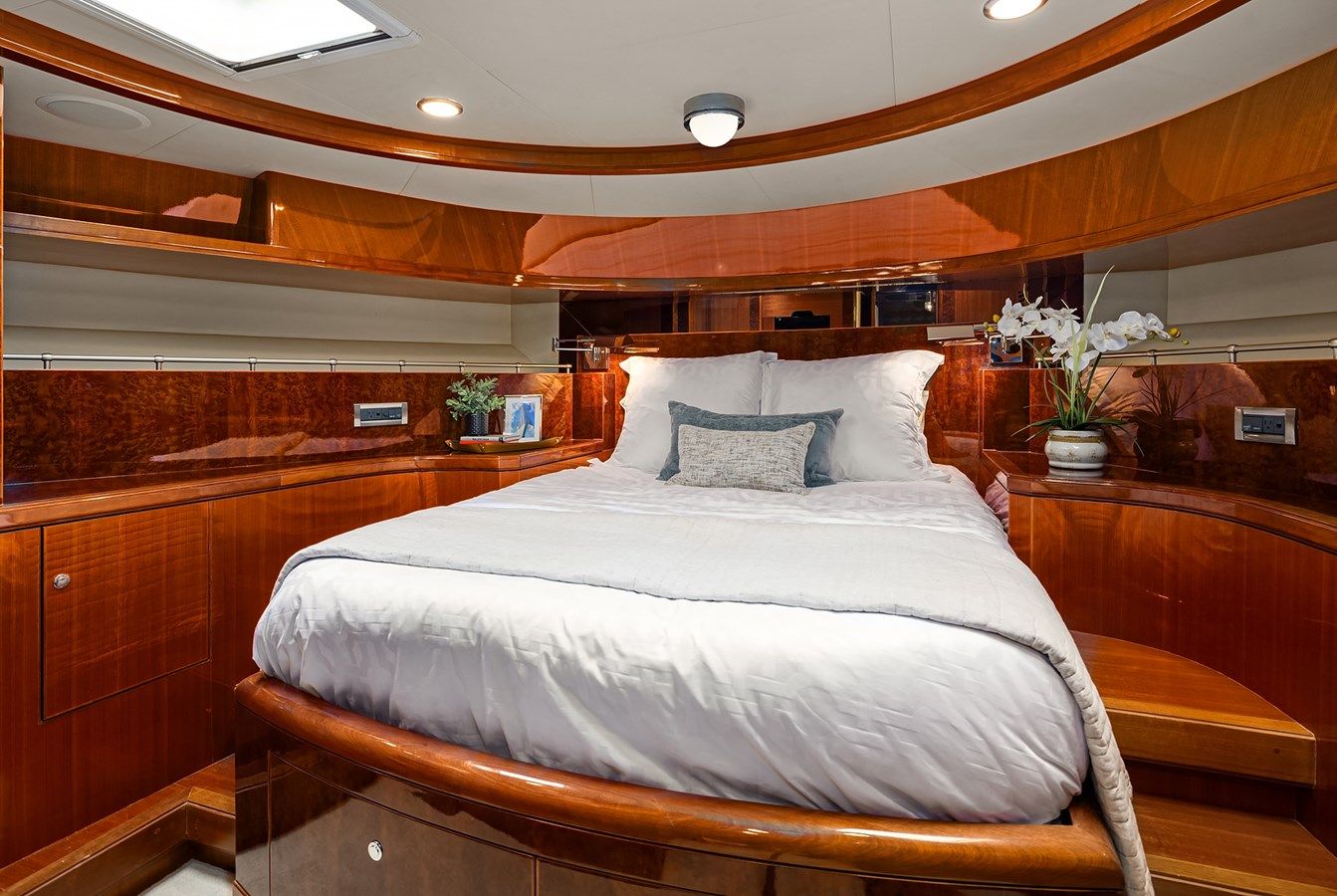 the best price on SEA GRACE 74 Flybridge