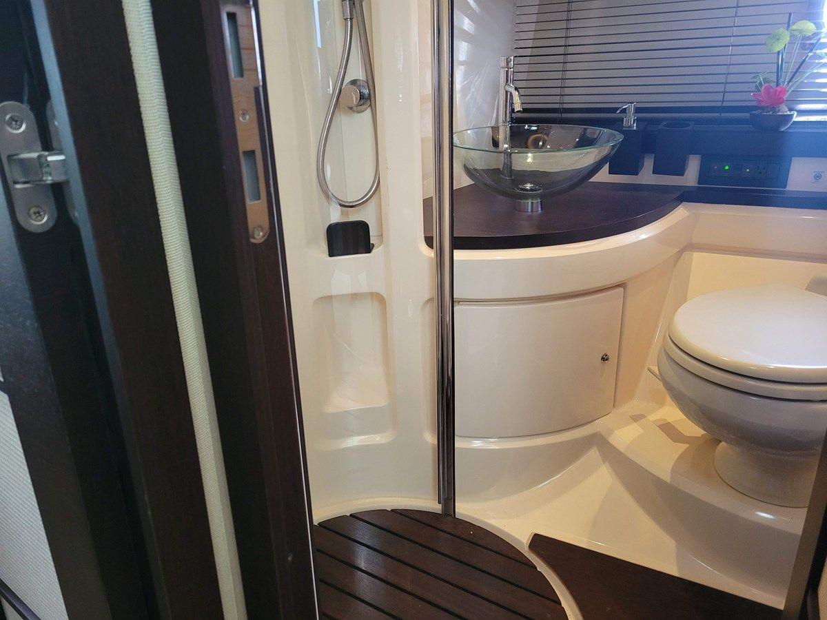 the best price on 2009 Azimut 43S