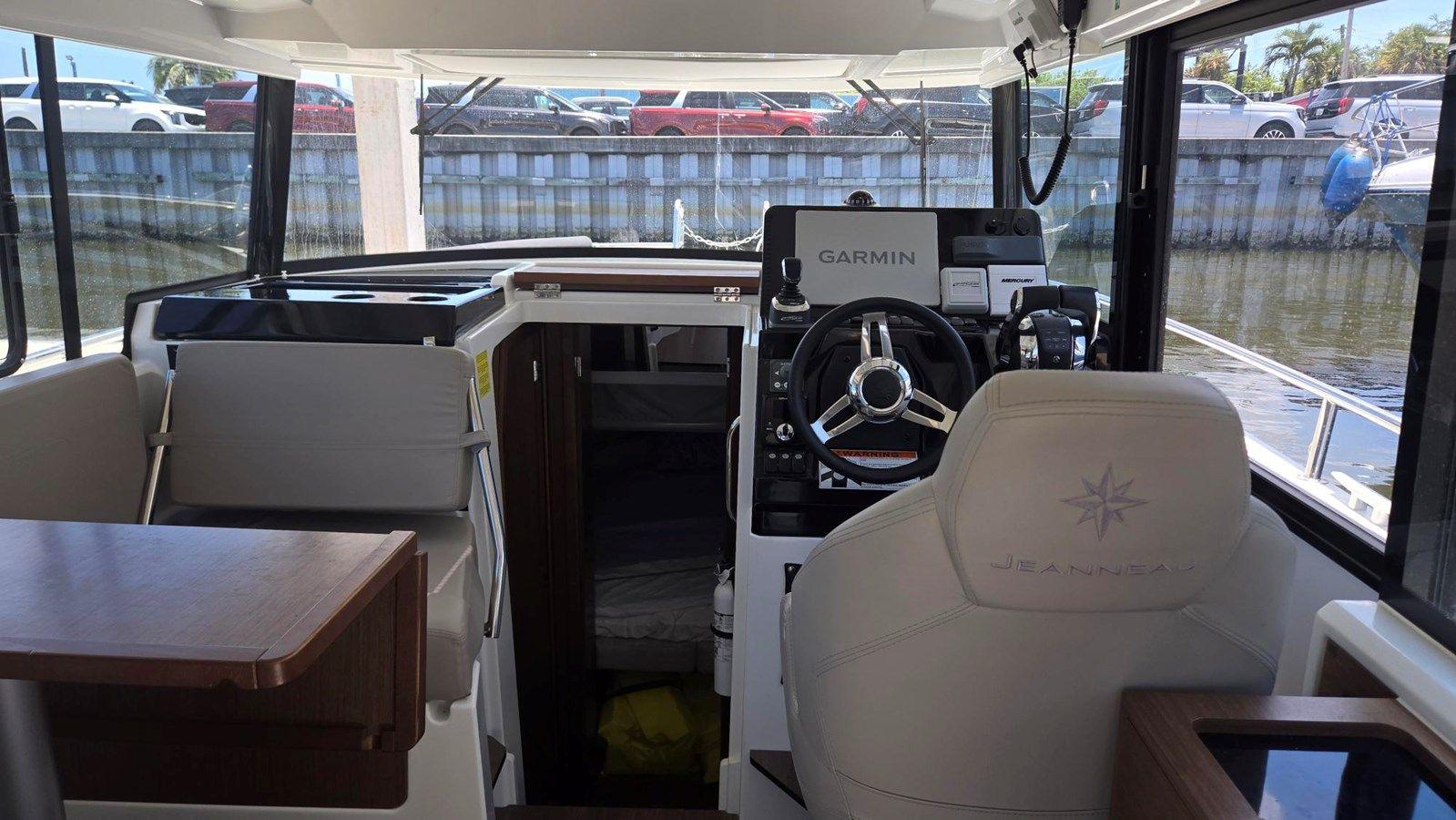 Buy a Jeanneau NC895 Sport 29 at Shestakov Yacht Sales