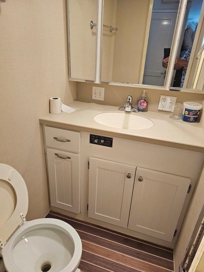 the best price on JUNKANOO 70 Cockpit Motor Yacht