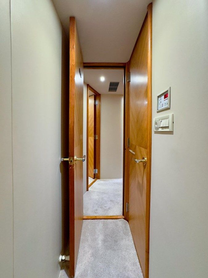 best yacht sales deals Equinox X 81 Sport Yacht