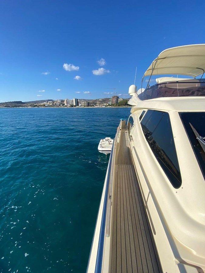 Buy a yacht CARAMEL Altura 690