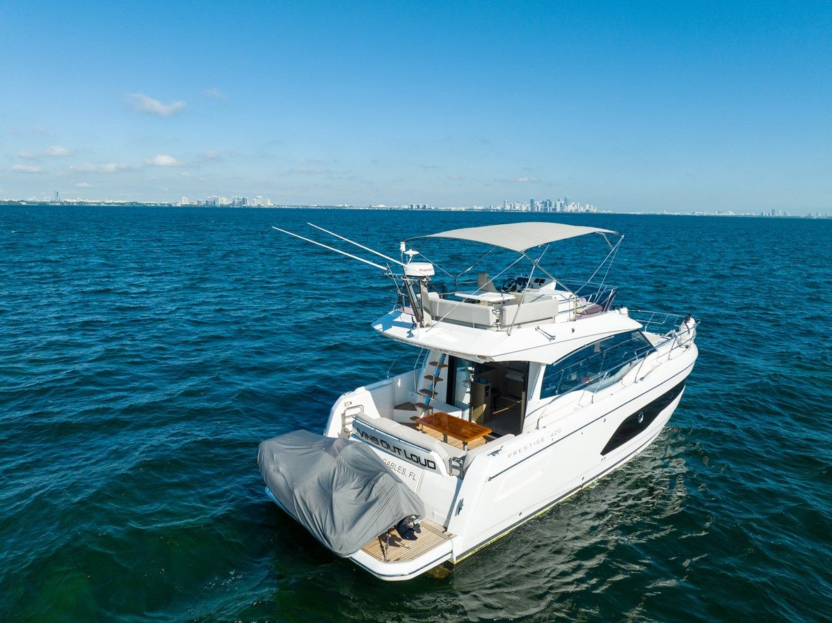 Buy a yacht LIVING OUT LOUD 2020