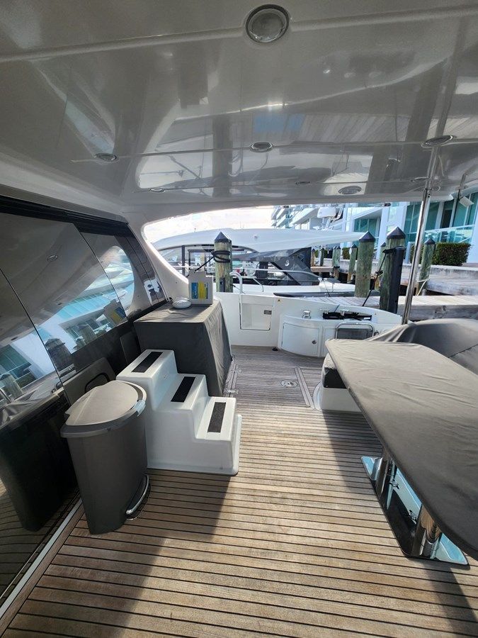 Купить яхту - - Azimut Yachts в Shestakov Yacht Sales