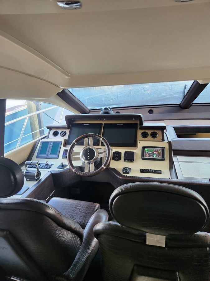 Купить яхту - Flybridge в Shestakov Yacht Sales