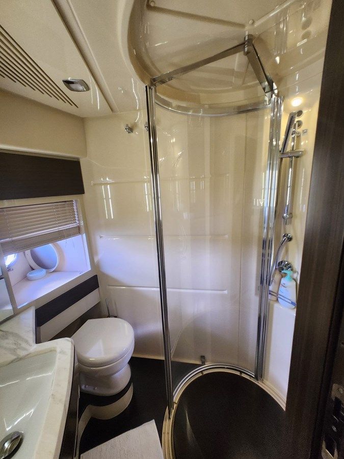 Купить яхту - Flybridge в Shestakov Yacht Sales