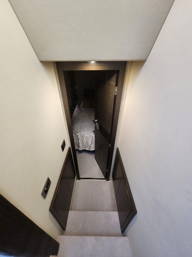 Купить яхту - - Azimut Yachts в Shestakov Yacht Sales