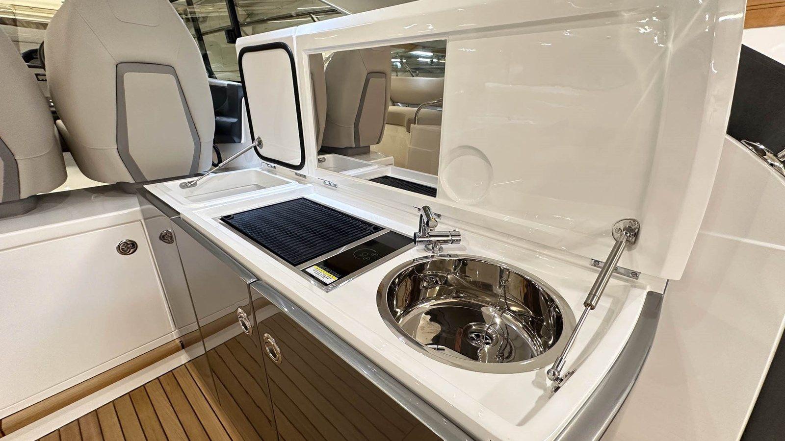 Buy a yacht Princess V40 (V40185) Princess V40