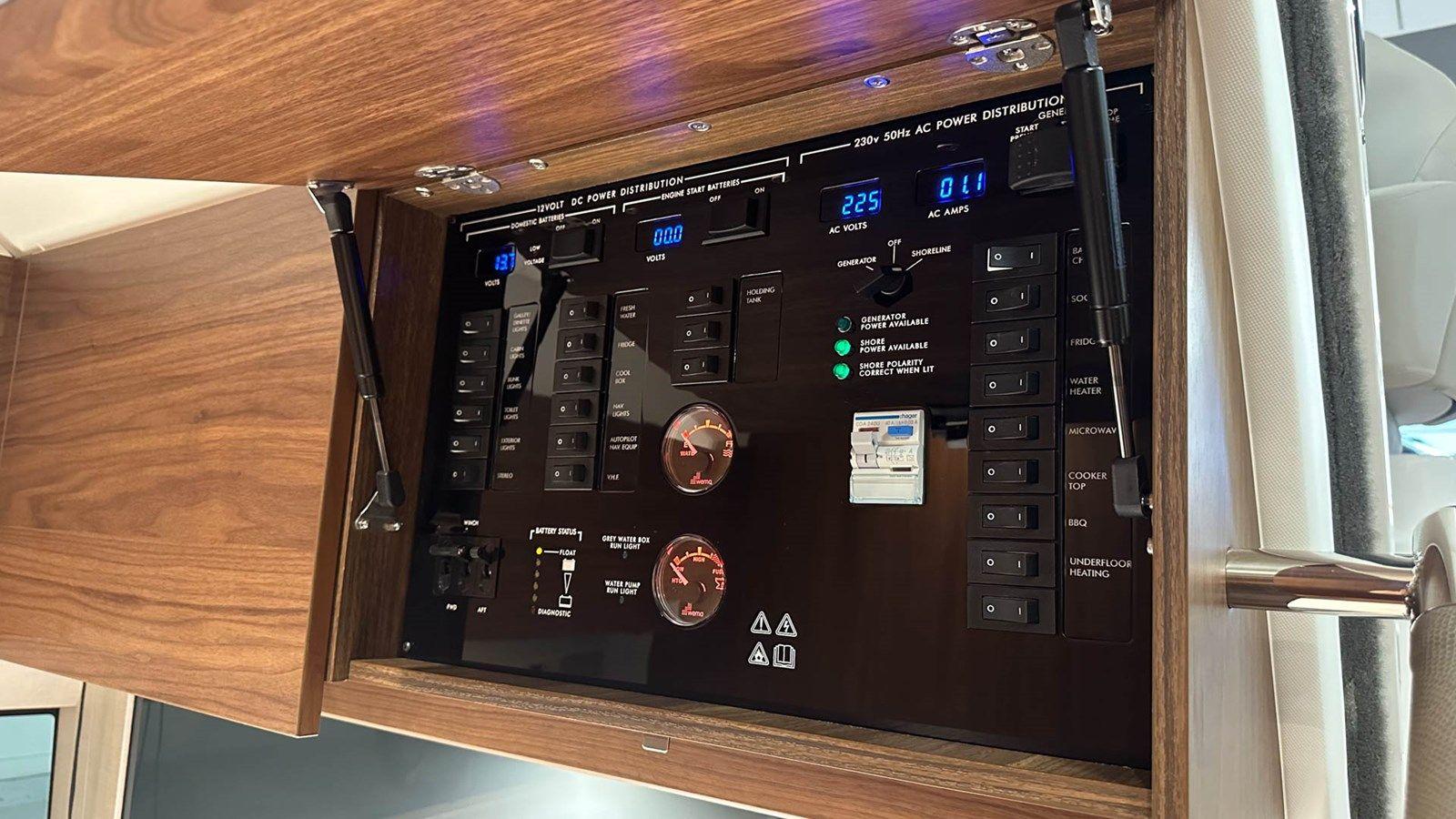 Buy a Princess V40 (V40185) - PRINCESS at Shestakov Yacht Sales