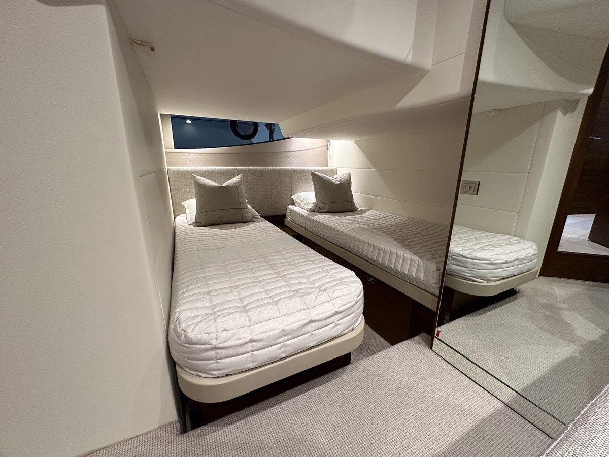 Стоимость яхты Princess V40 Sunbed (V40174) - PRINCESS