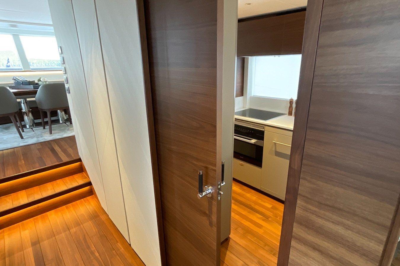 Купить яхту Princess X80 (X80034) - PRINCESS в Shestakov Yacht Sales