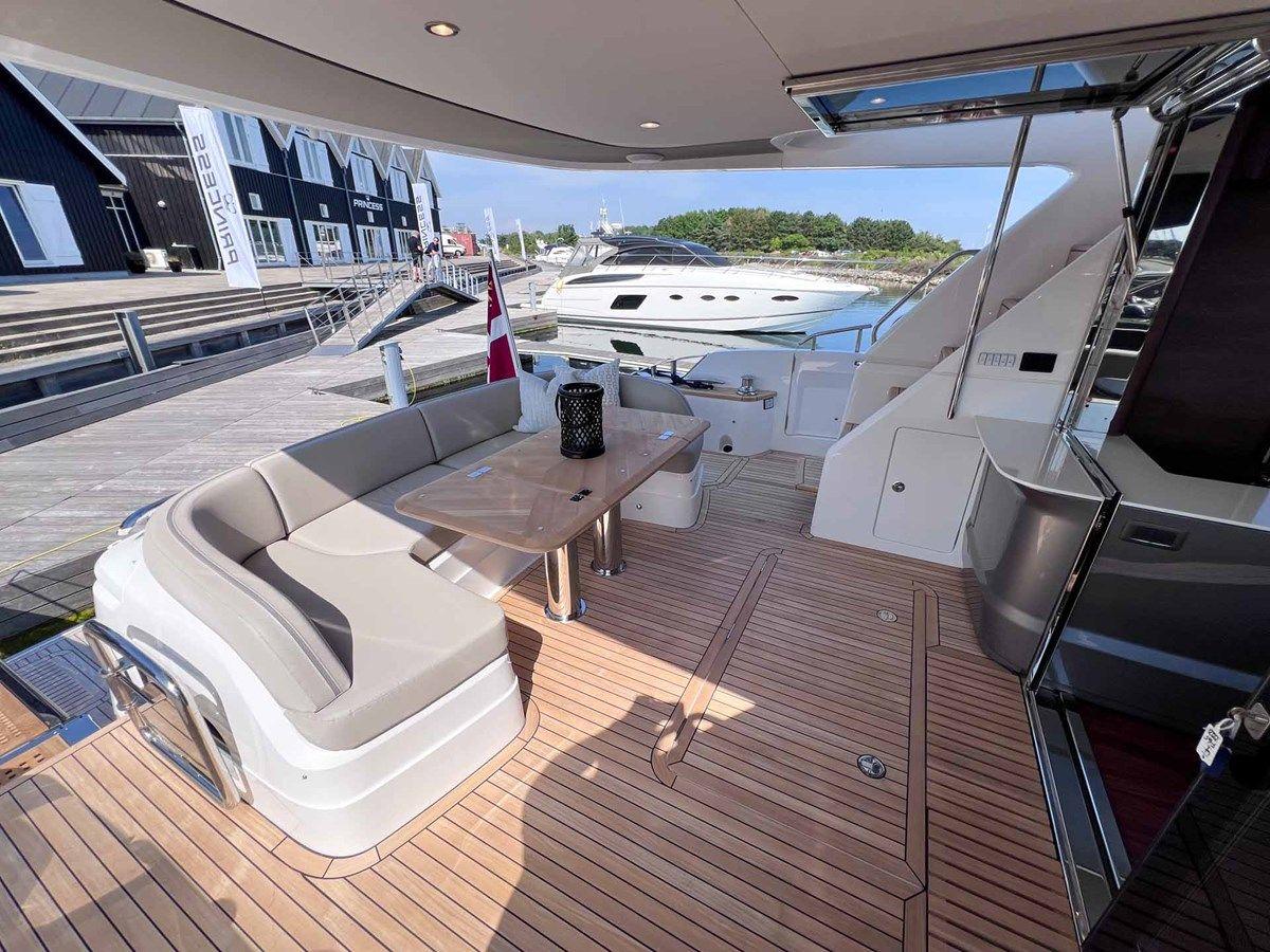 Buy a yacht Princess F65 (F65020) 2024