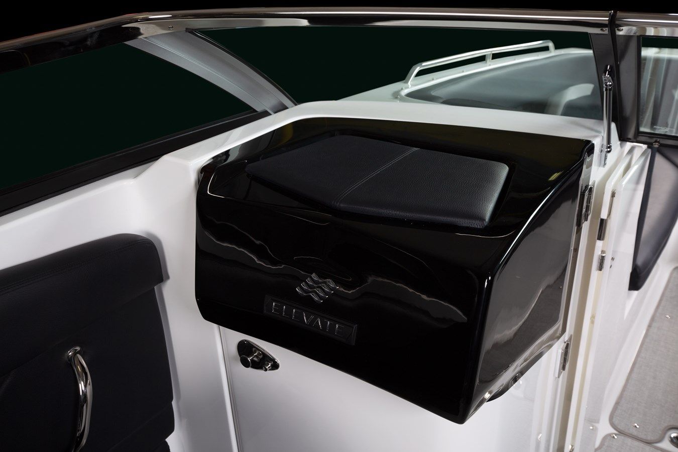 Купить яхту Four Winns HD8 - FOUR WINNS в Shestakov Yacht Sales