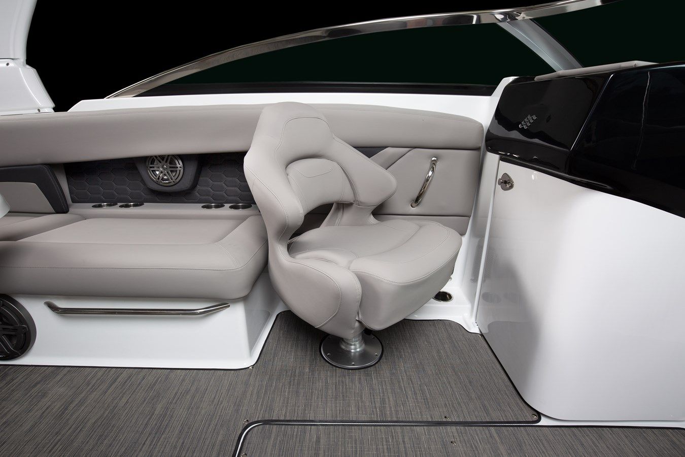 Лучшие предложения покупки яхты Four Winns HD8 2026