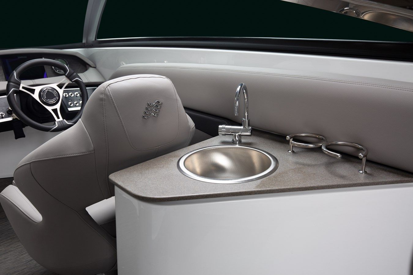 Купить Four Winns HD8 - FOUR WINNS