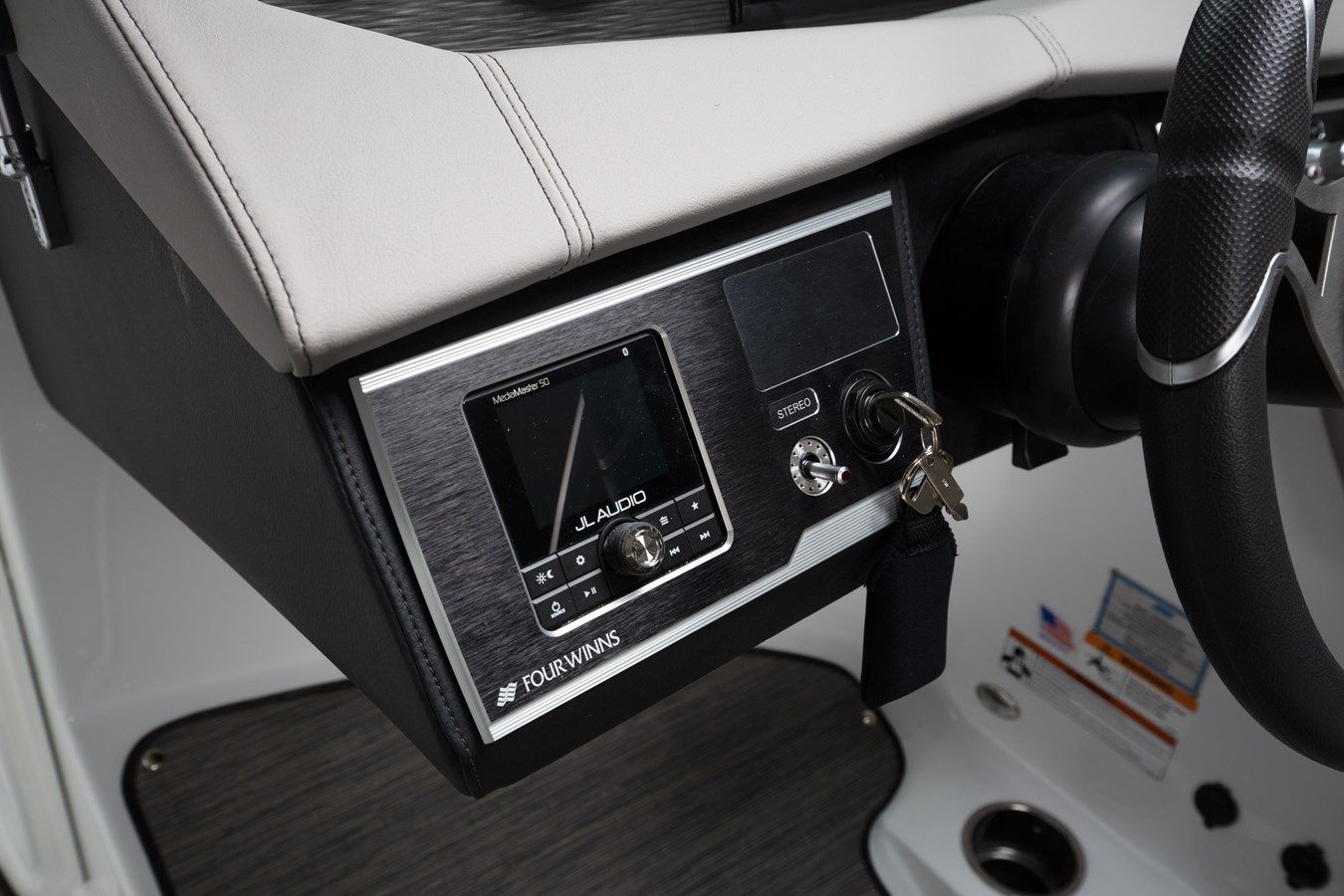 Стоимость яхты Four Winns HD8 26