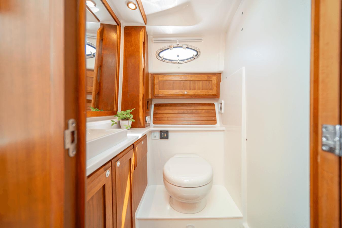 Buy a yacht Eastern Standard - BACK COVE