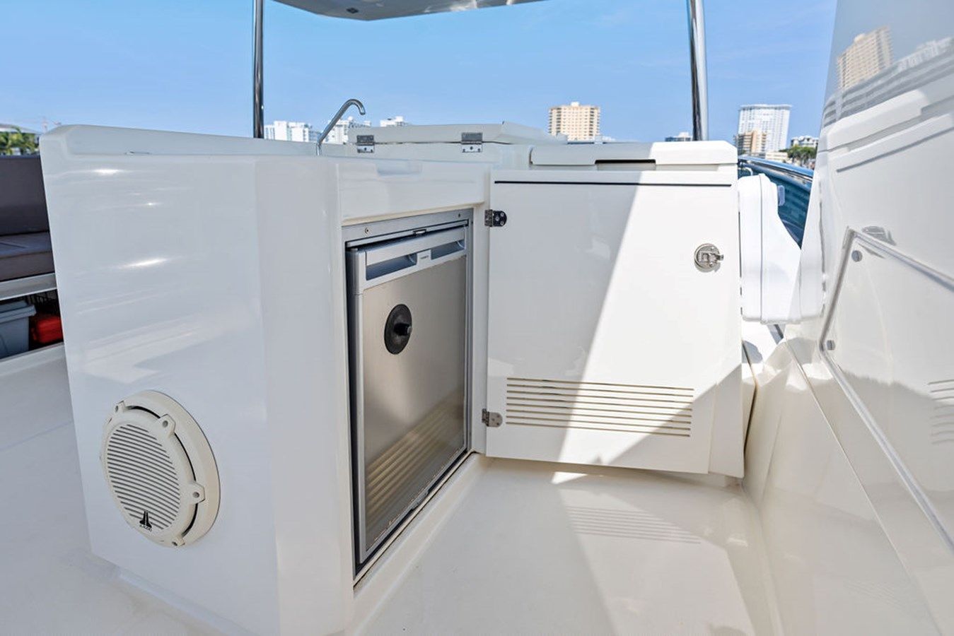 Buy a yacht JOVE - PRESTIGE