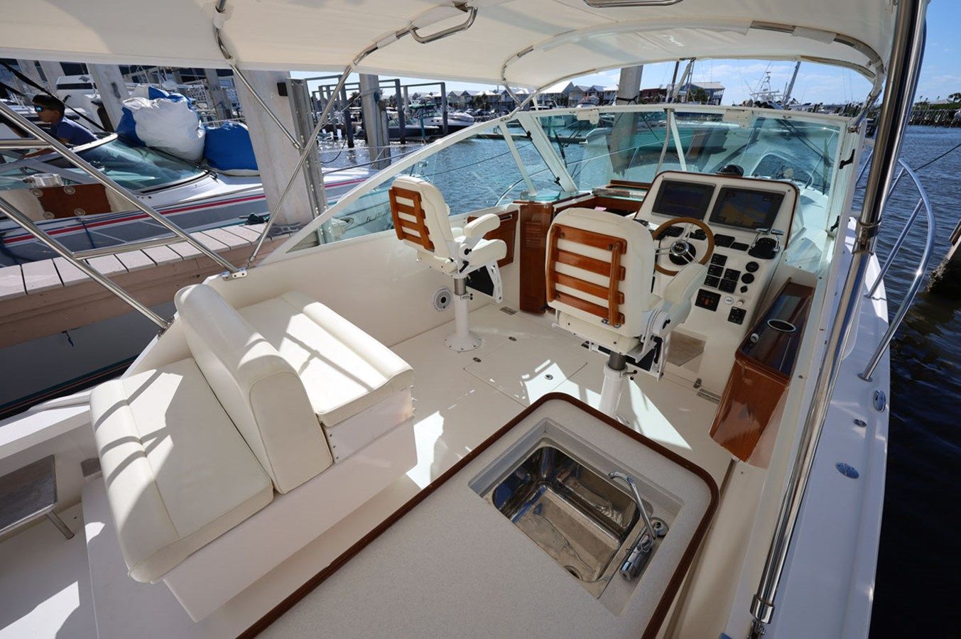 Buy a LUNA 2013 at Shestakov Yacht Sales