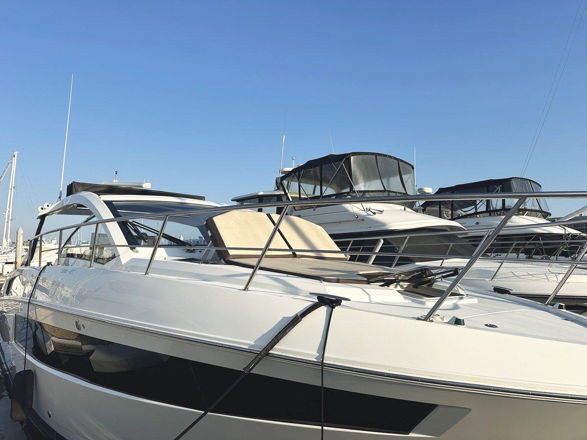 LUX LIFE - Cruisers Yachts yacht sale