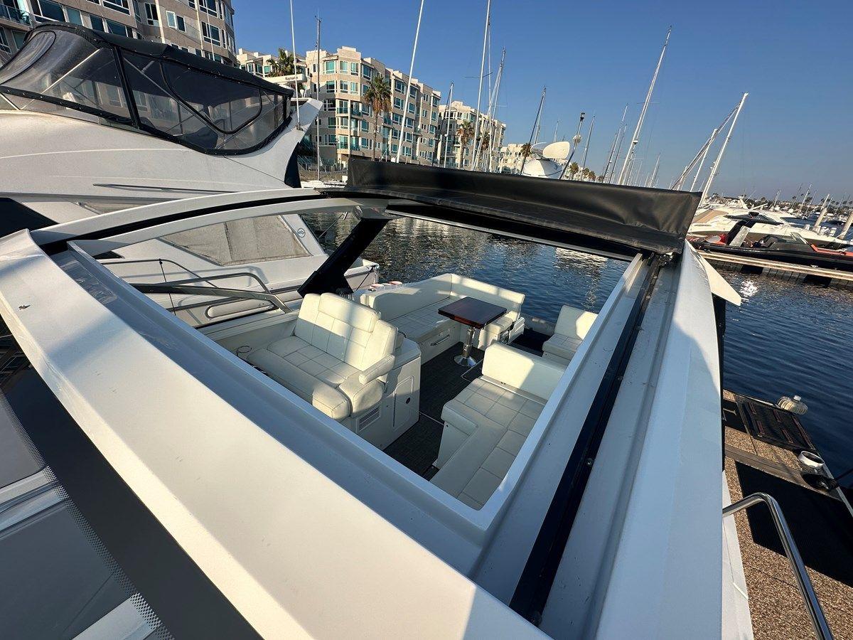 the best price on LUX LIFE - Cruisers Yachts