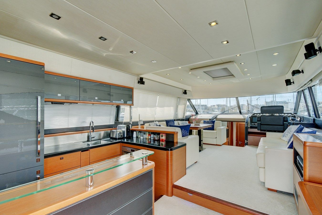 Buy a yacht Prestige 62 2015
