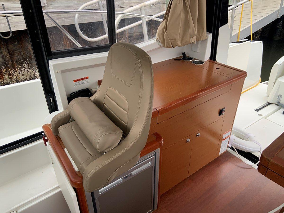 Buy a yacht 2016 Jeanneau Merry Fisher 855 28