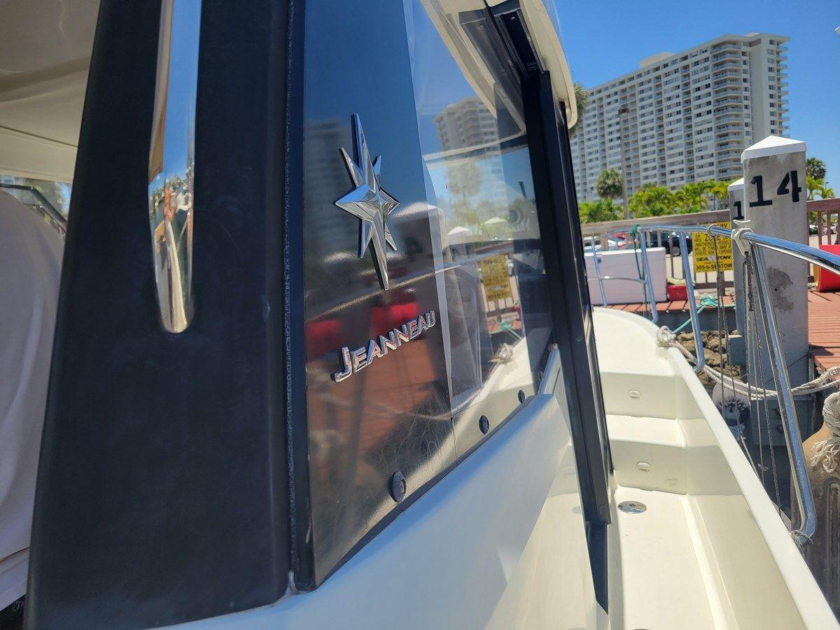 best yacht sales deals 2016 Jeanneau Merry Fisher 855