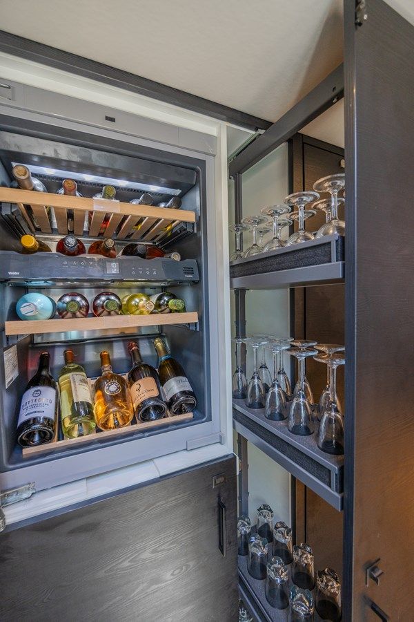 best yacht sales deals Moonshot - VANQUISH YACHTS