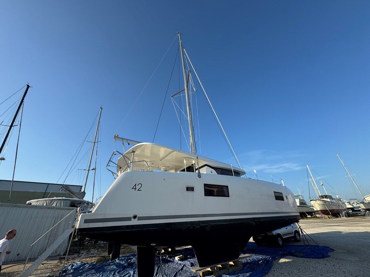 Buy a yacht YACHTMANN.COM - Lagoon