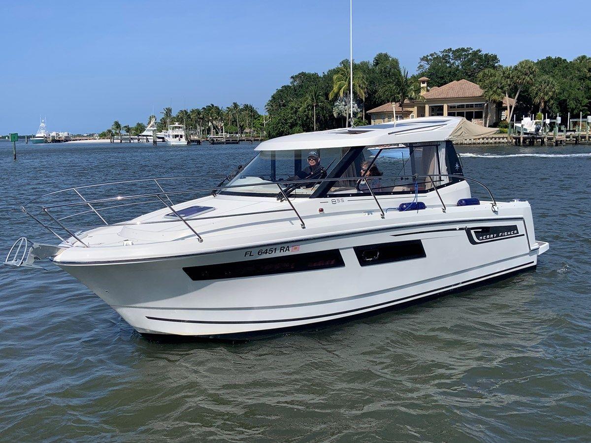 Buy a yacht 2016 Jeanneau Merry Fisher 855 2016