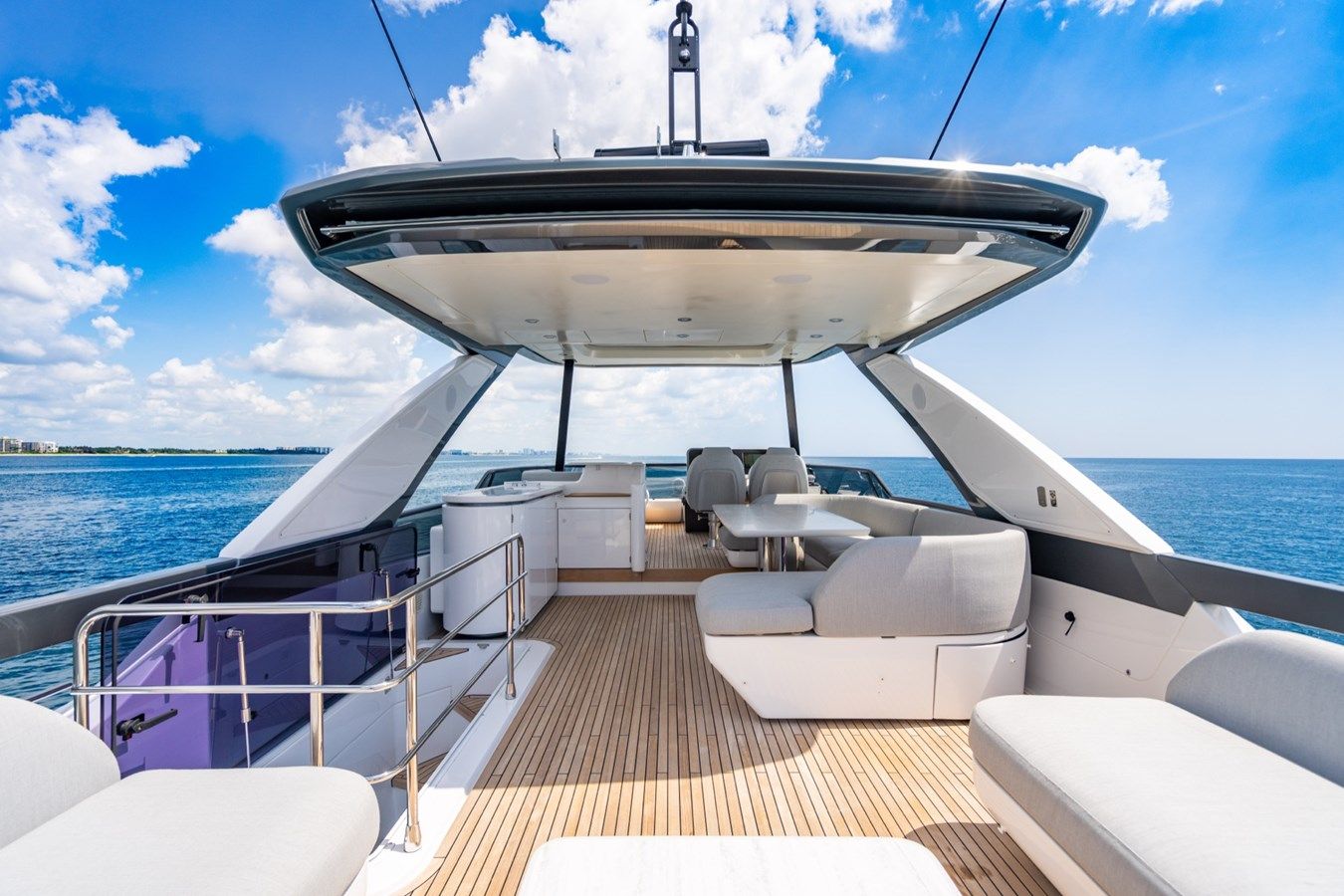 EFFORTLESS 68 yacht sale
