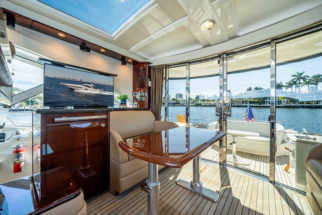 Купить яхту RECON ROYALE 610 Sundancer в Shestakov Yacht Sales