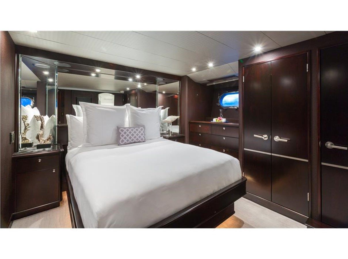 Buy a yacht UNBRIDLED - WESTPORT - CRESCENT