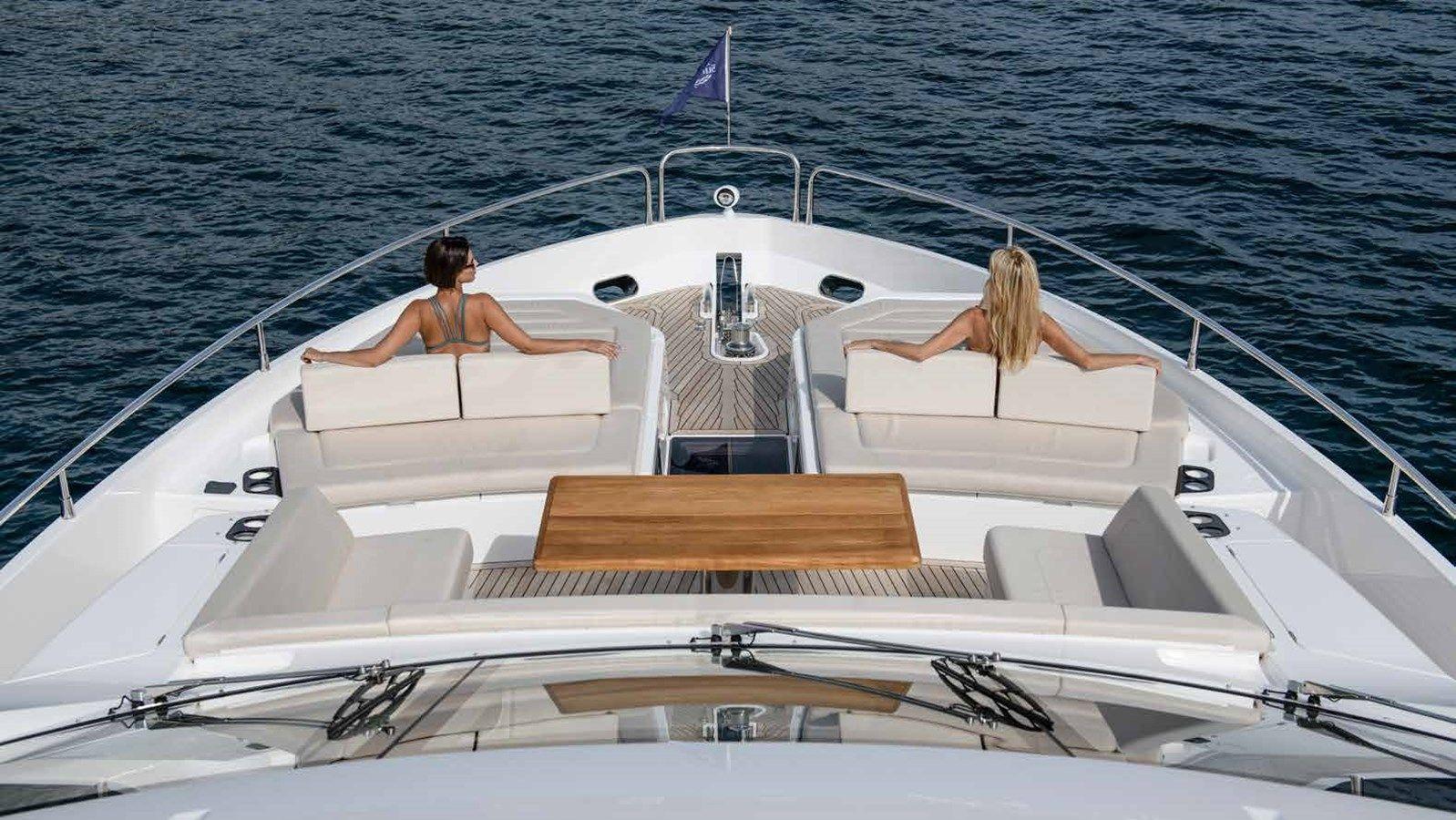 Buy a yacht Sunseeker 76 Yacht Flybridge Model