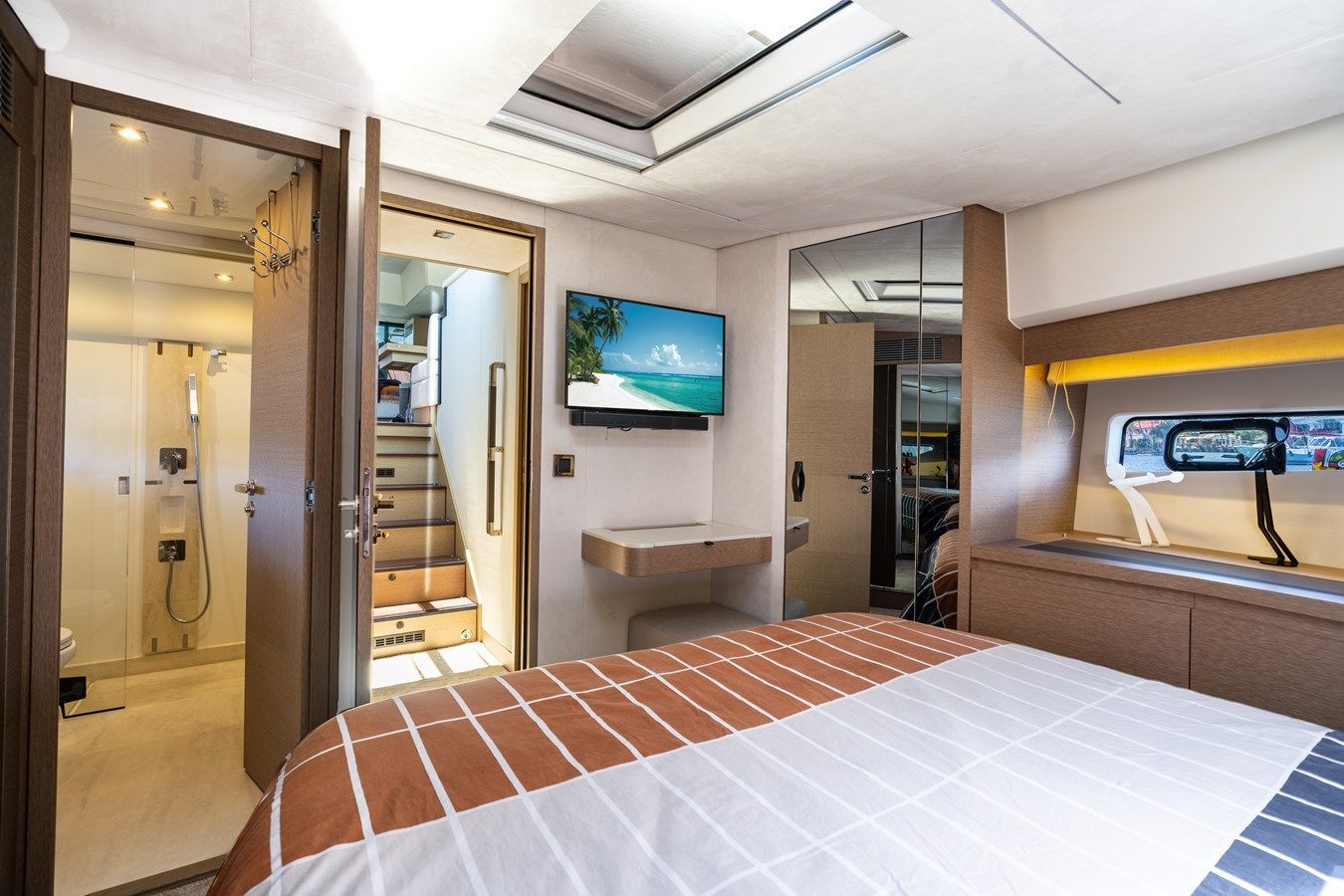 Buy a yacht 2019 Prestige 590S