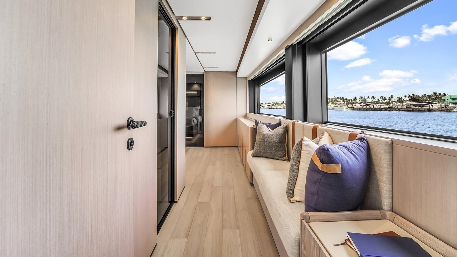 Купить AURORA - Ferretti Yachts