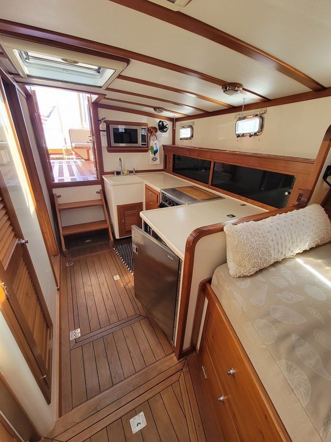 Lucy 2006 yacht sale