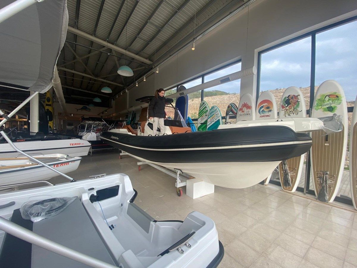 best yacht sales deals CAPELLI TEMPEST 1000 OPEN 33