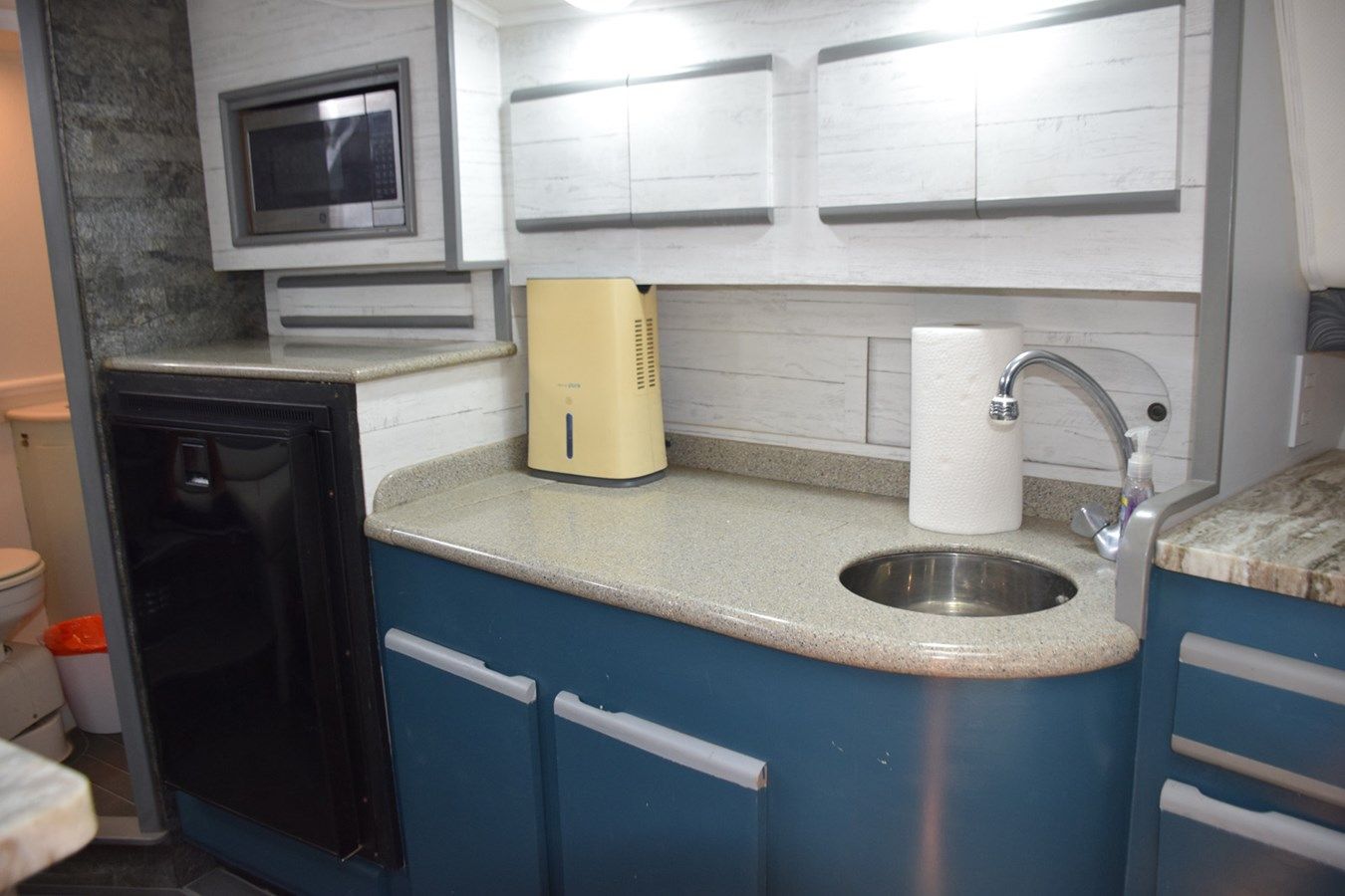 Buy a yacht IT'S A WRAP - Blackfin