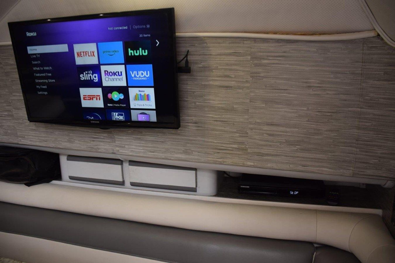 best yacht sales deals IT'S A WRAP Combi 33