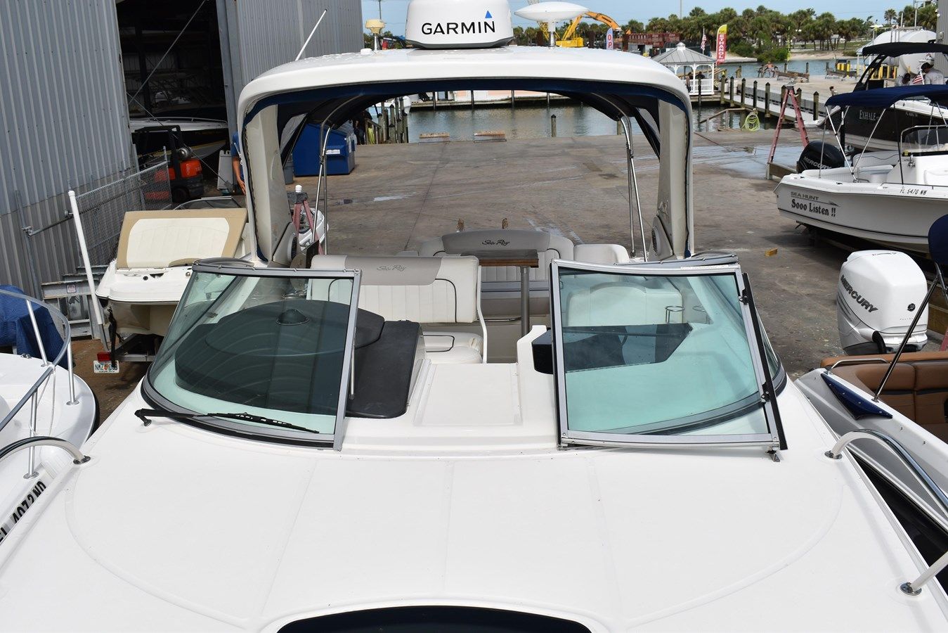 Купить яхту Windy Gale IV - SEA RAY в Shestakov Yacht Sales